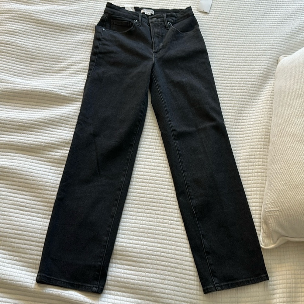 NWT Good American mid-rise straight fit women’s jeans size 4 (27) in black wash.